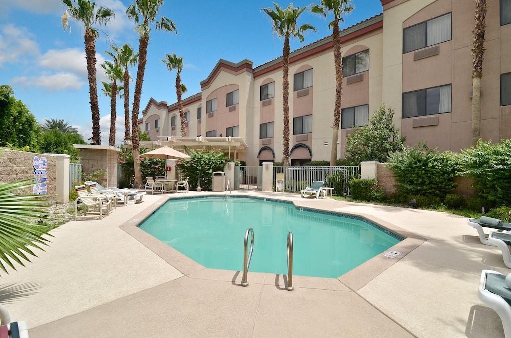 Comfort Suites Palm Desert I-10 Exterior foto